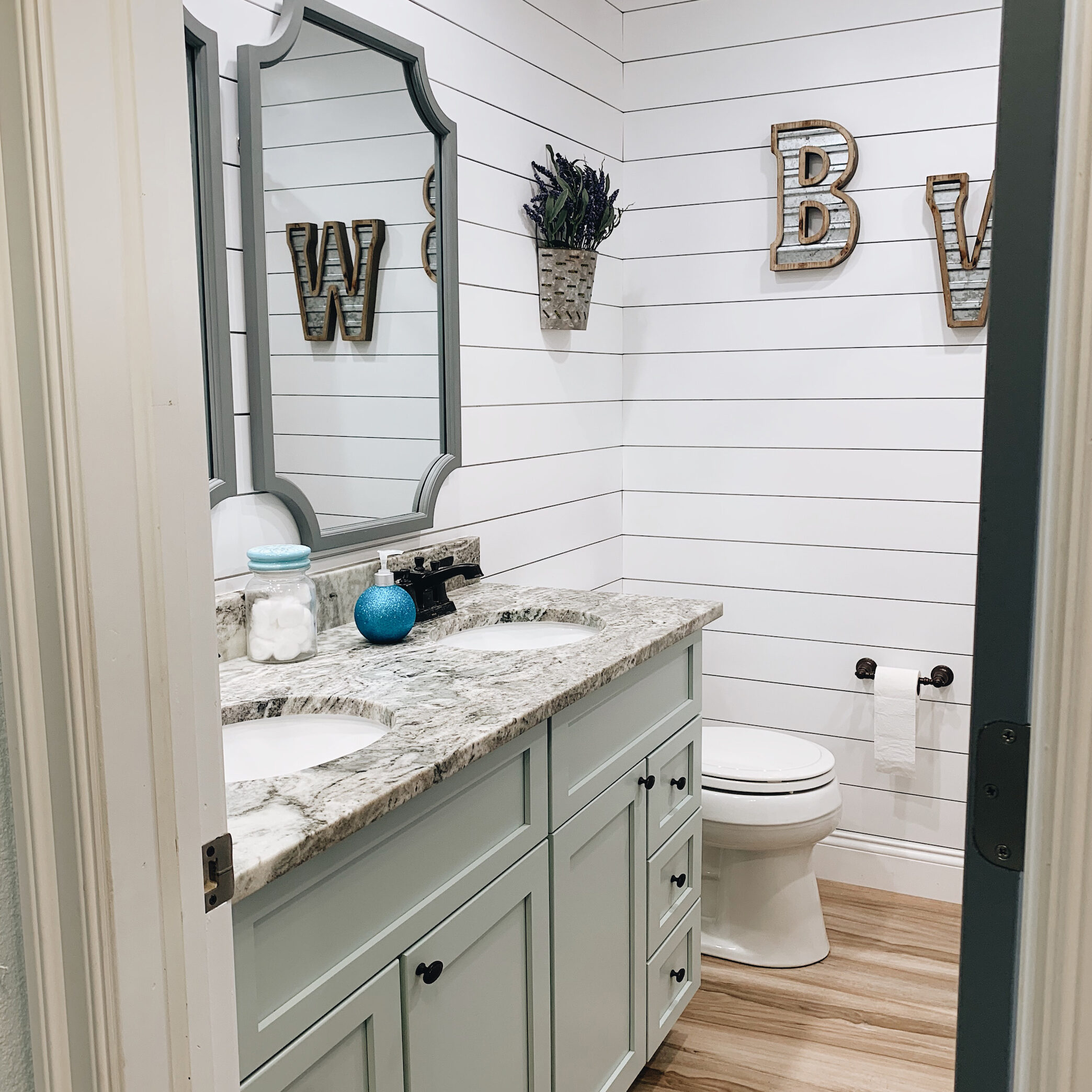 Farmhouse bath: shiplap